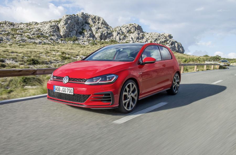  Volkswagen Golf GTI 3-Door 2017 года  (UK) (фото 19 из 33)
